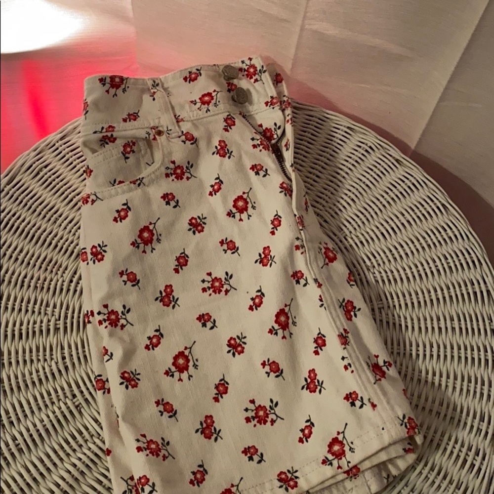 Urban Outfitters Cream Floral Mini Skirt NWOT Size Small